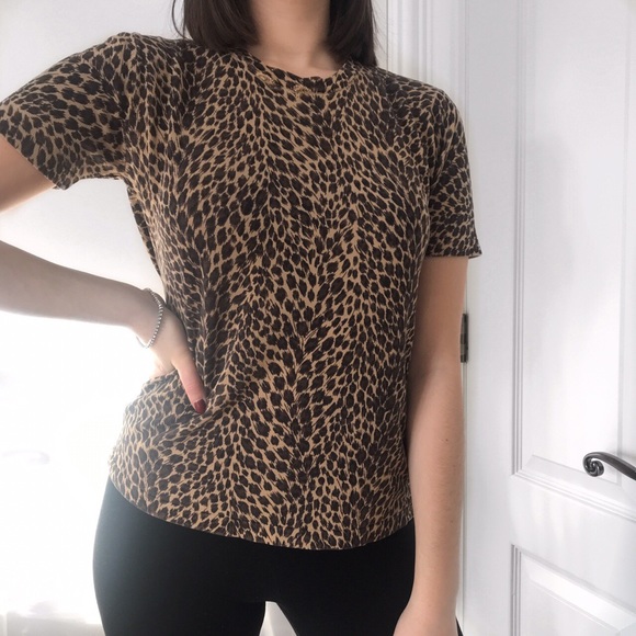 Leopard print tshirt with a round circled neckline - Picture 1 of 2